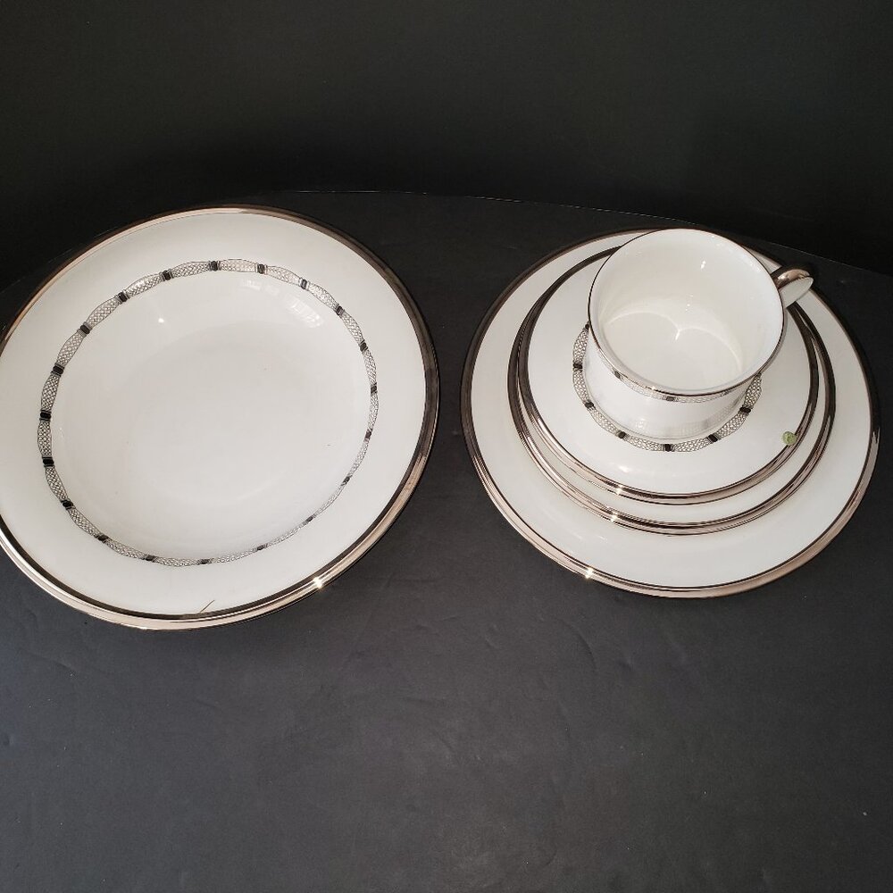 Lenox Soiree Pattern 5 Pieces New
